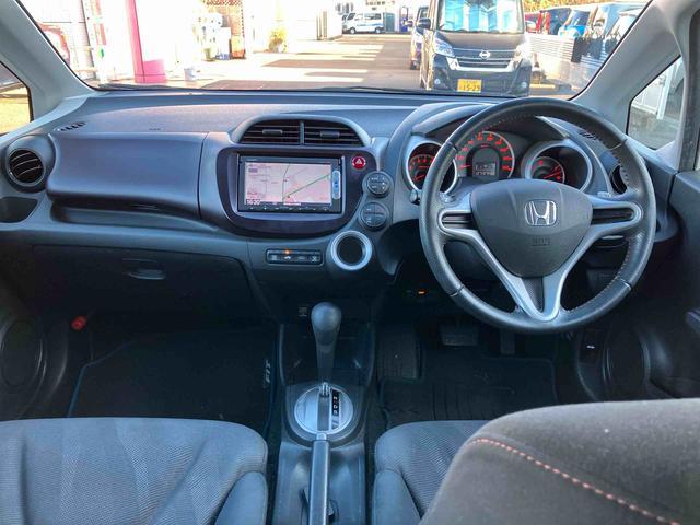 フィット ＲＳ　純正ナビゲーション　ＥＴＣ車載器　キーフリーシステム　保証１年間距離無制限付き　純正ナビゲーション　ＥＴＣ車載器　キーフリーシステム　パワーウインドウ　電動格納ドアミラー　アルミホイール（3枚目）