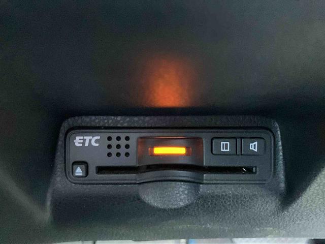 フィット ＲＳ　純正ナビゲーション　ＥＴＣ車載器　キーフリーシステム　保証１年間距離無制限付き　純正ナビゲーション　ＥＴＣ車載器　キーフリーシステム　パワーウインドウ　電動格納ドアミラー　アルミホイール（9枚目）