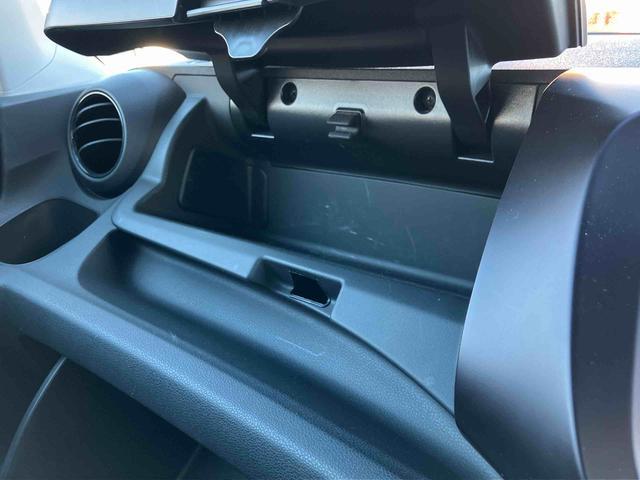 フィット ＲＳ　純正ナビゲーション　ＥＴＣ車載器　キーフリーシステム　保証１年間距離無制限付き　純正ナビゲーション　ＥＴＣ車載器　キーフリーシステム　パワーウインドウ　電動格納ドアミラー　アルミホイール（17枚目）