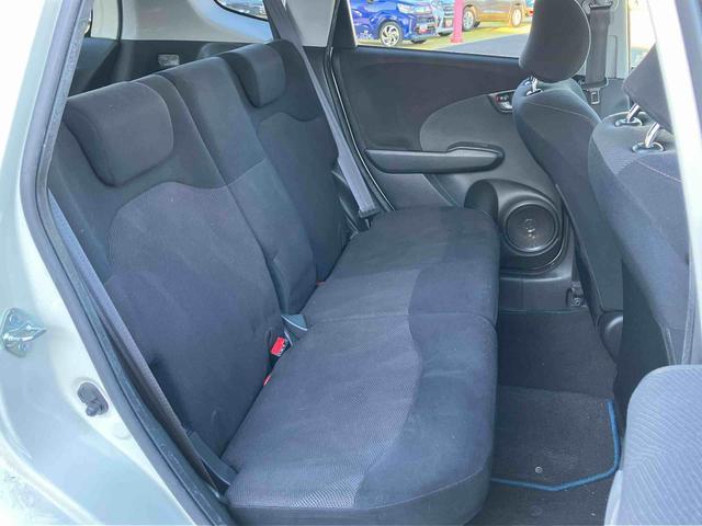 フィット ＲＳ　純正ナビゲーション　ＥＴＣ車載器　キーフリーシステム　保証１年間距離無制限付き　純正ナビゲーション　ＥＴＣ車載器　キーフリーシステム　パワーウインドウ　電動格納ドアミラー　アルミホイール（22枚目）
