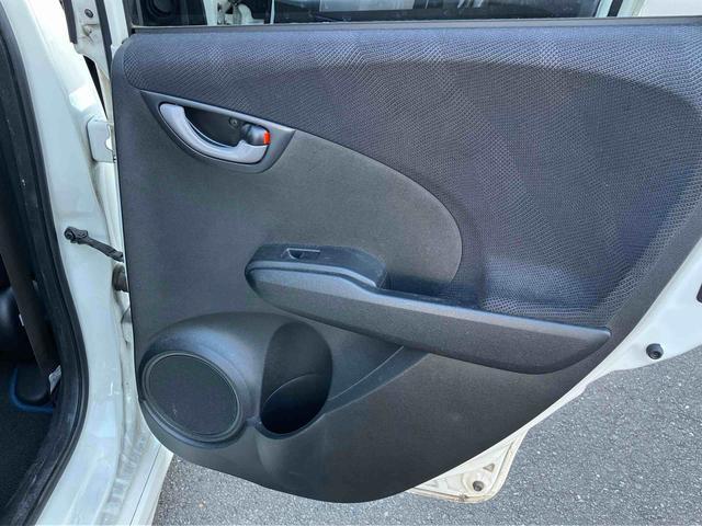 フィット ＲＳ　純正ナビゲーション　ＥＴＣ車載器　キーフリーシステム　保証１年間距離無制限付き　純正ナビゲーション　ＥＴＣ車載器　キーフリーシステム　パワーウインドウ　電動格納ドアミラー　アルミホイール（23枚目）