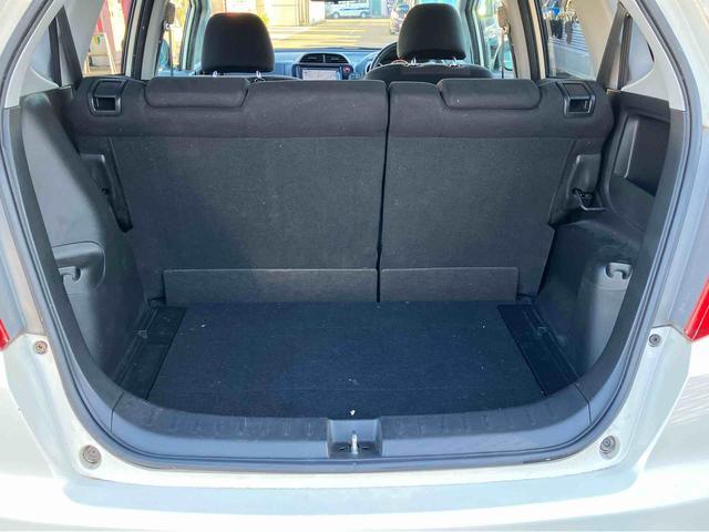 フィット ＲＳ　純正ナビゲーション　ＥＴＣ車載器　キーフリーシステム　保証１年間距離無制限付き　純正ナビゲーション　ＥＴＣ車載器　キーフリーシステム　パワーウインドウ　電動格納ドアミラー　アルミホイール（24枚目）
