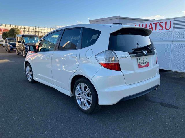 フィット ＲＳ　純正ナビゲーション　ＥＴＣ車載器　キーフリーシステム　保証１年間距離無制限付き　純正ナビゲーション　ＥＴＣ車載器　キーフリーシステム　パワーウインドウ　電動格納ドアミラー　アルミホイール（31枚目）