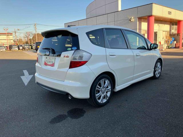 フィット ＲＳ　純正ナビゲーション　ＥＴＣ車載器　キーフリーシステム　保証１年間距離無制限付き　純正ナビゲーション　ＥＴＣ車載器　キーフリーシステム　パワーウインドウ　電動格納ドアミラー　アルミホイール（32枚目）