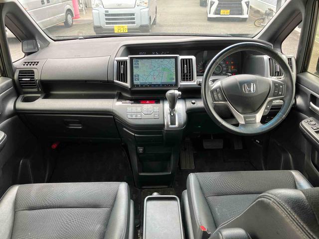 ステップワゴンスパーダ Ｚ　クールスピリット　ナビ　ＥＴＣ車載器　ドライブレコーダー　保証１年間距離無制限付き　ナビゲーション　バックカメラ　ＥＴＣ車載器　ドライブレコーダー　後席モニター　運転席シートリフター　オートエアコン　両側電動スライドドア（3枚目）