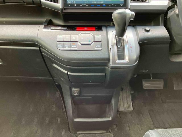 ステップワゴンスパーダ Ｚ　クールスピリット　ナビ　ＥＴＣ車載器　ドライブレコーダー　保証１年間距離無制限付き　ナビゲーション　バックカメラ　ＥＴＣ車載器　ドライブレコーダー　後席モニター　運転席シートリフター　オートエアコン　両側電動スライドドア（10枚目）
