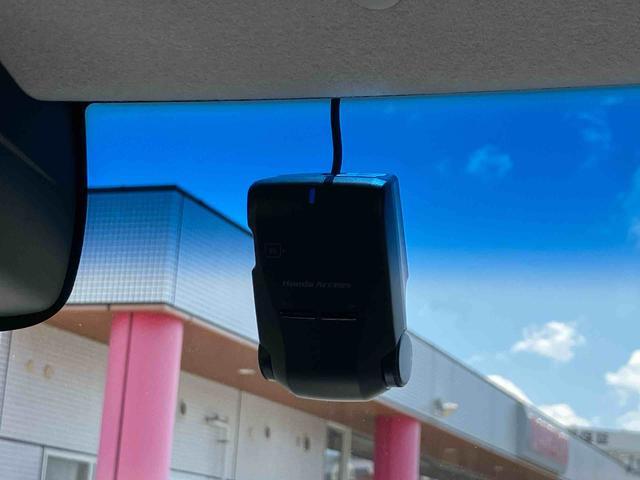 Ｎ－ＢＯＸカスタム Ｇ　ＳＳパッケージ　ナビゲーション　電動スライドドア　保証１年間距離無制限付き　両側電動スライドドア　ナビゲーション　両側電動スライドドア　オートライト　前席シートヒーター　ＨＩＤヘッドライト　サイドエアバッグ（6枚目）