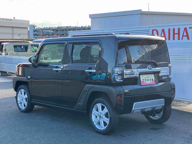 タフト Ｇ　クロムベンチャー　届け出済み未使用車　登録済み未使用車　クロムベンチャーモデル　９インチスマホ連携ディスプレイオーディオ　ＵＳＢ＆ＨＤＭＩソケット　バックカメラ　両席シートヒーター　電動パーキングブレーキ　６コーナーセンサー　ＬＥＤランプ（3枚目）