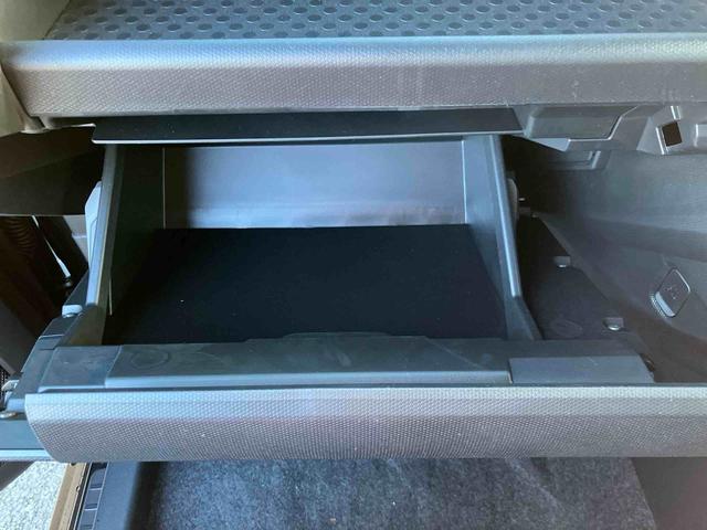 タフト Ｇ　クロムベンチャー　届け出済み未使用車　登録済み未使用車　クロムベンチャーモデル　９インチスマホ連携ディスプレイオーディオ　ＵＳＢ＆ＨＤＭＩソケット　バックカメラ　両席シートヒーター　電動パーキングブレーキ　６コーナーセンサー　ＬＥＤランプ（14枚目）