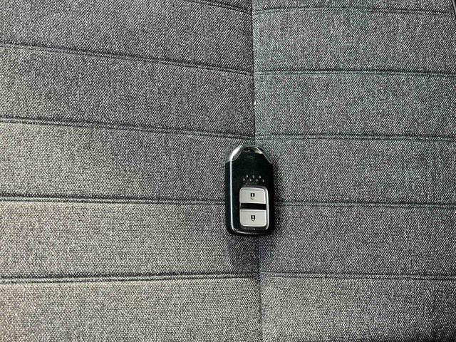 フィット e:HEVホーム ナビゲーション ETC車載器 保証 まごころ保証 1年間・走行距離無制限付き ナビゲーション ETC車載器 パワーウインドウ キーフリーシステム 電動格納ドアミラー 電動パーキングブレーキ クルーズコントロール(43枚目)