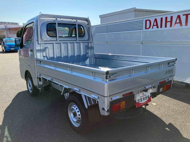 ハイゼットトラック スタンダード 車検整備2年付き FR専用CVT パートタイム4輪駆動 マルチリフレクターヘッドランプ AM/FM付きラジオ 6コーナーセンサー 三方開き 荷台フロア長2030mm 荷台幅1410mm オートライト(5枚目)