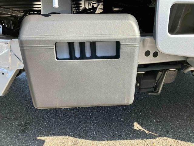 ハイゼットトラック スタンダード 車検整備2年付き FR専用CVT パートタイム4輪駆動 マルチリフレクターヘッドランプ AM/FM付きラジオ 6コーナーセンサー 三方開き 荷台フロア長2030mm 荷台幅1410mm オートライト(8枚目)