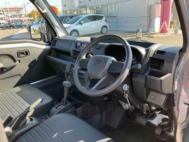 ハイゼットトラック スタンダード 車検整備2年付き FR専用CVT パートタイム4輪駆動 マルチリフレクターヘッドランプ AM/FM付きラジオ 6コーナーセンサー 三方開き 荷台フロア長2030mm 荷台幅1410mm オートライト(12枚目)