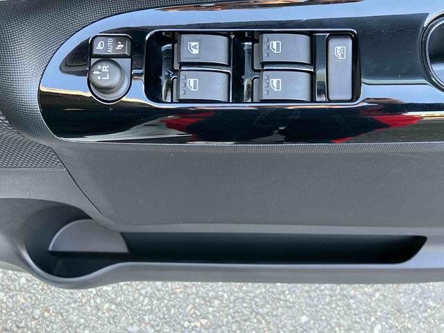 ムーヴキャンバス ＧブラックアクセントＶＳ　ＳＡＩＩＩ　パノラマモニター対応カメラ　純正７型ワイドエントリーナビ　純正ＥＴＣ　前後ナビ連動式ドライブレコーダー　両側電動スライドドア　運転席シートヒーター　ＬＥＤヘッドランプ　置きラクボックス　ＵＳＢソケット（32枚目）