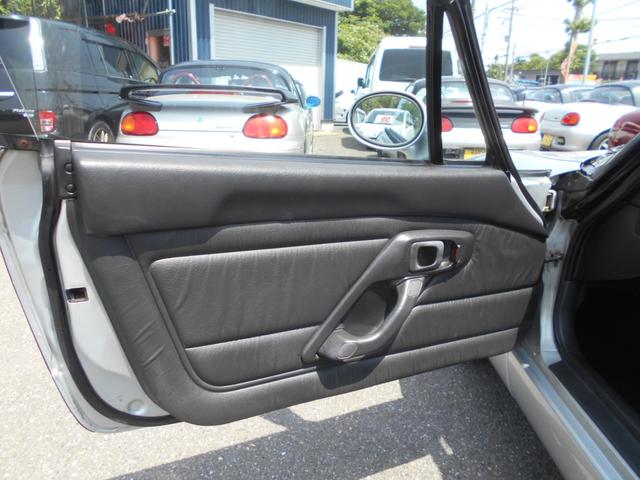 カプチーノ ベースグレード　最終型　５速マニュアル　ツインカムターボ　ノーマル車　４ＷＡＹオープンカー　純正リアウイング　後期型専用１４インチアルミ　ＣＤオーディオ　ＥＴＣ付　収納ネット　ルーフ収納カバー付き（14枚目）