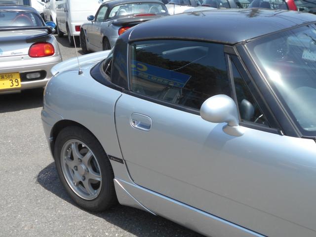 カプチーノ ベースグレード　最終型　５速マニュアル　ツインカムターボ　ノーマル車　４ＷＡＹオープンカー　純正リアウイング　後期型専用１４インチアルミ　ＣＤオーディオ　ＥＴＣ付　収納ネット　ルーフ収納カバー付き（33枚目）