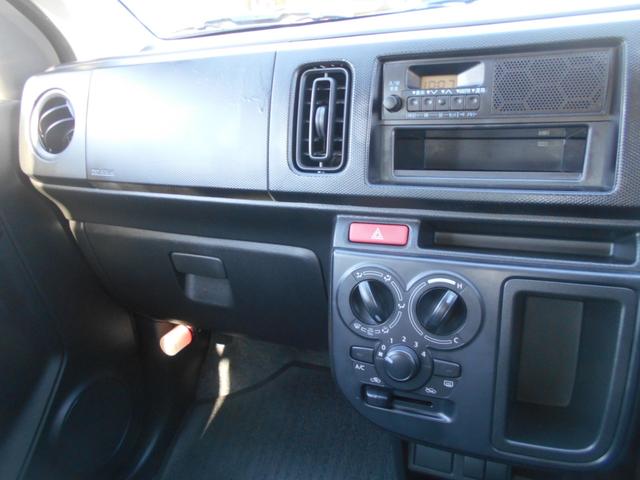 アルト ＶＰ　５速マニュアル　５ドアハッチバック　４ナンバーバン　Ｗエアーバッグ　パワステ　エアコン　純正ラジオ　ＥＴＣ　キーレス　スペアキー　１５インチホイール　４人乗り（10枚目）