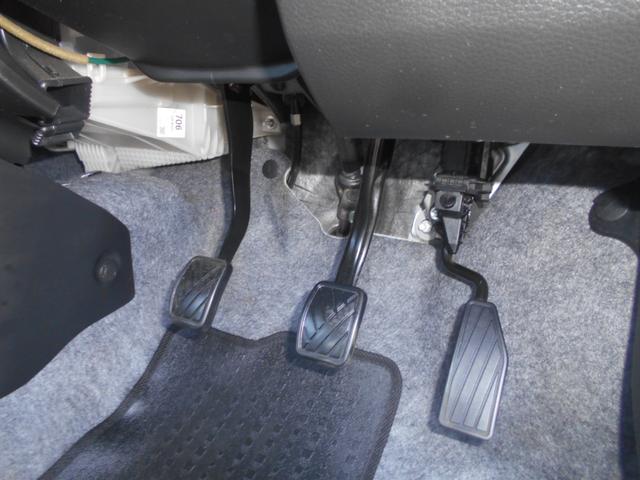 アルト ＶＰ　５速マニュアル　５ドアハッチバック　４ナンバーバン　Ｗエアーバッグ　パワステ　エアコン　純正ラジオ　ＥＴＣ　キーレス　スペアキー　１５インチホイール　４人乗り（16枚目）