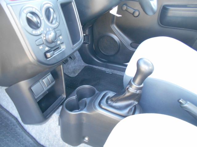 アルト ＶＰ　５速マニュアル　５ドアハッチバック　４ナンバーバン　Ｗエアーバッグ　パワステ　エアコン　純正ラジオ　ＥＴＣ　キーレス　スペアキー　１５インチホイール　４人乗り（21枚目）