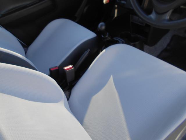 アルト ＶＰ　５速マニュアル　５ドアハッチバック　４ナンバーバン　Ｗエアーバッグ　パワステ　エアコン　純正ラジオ　ＥＴＣ　キーレス　スペアキー　１５インチホイール　４人乗り（22枚目）