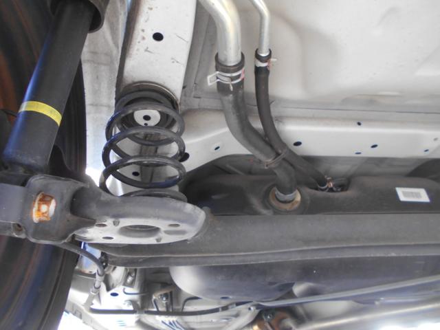 アルト ＶＰ　５速マニュアル　５ドアハッチバック　４ナンバーバン　Ｗエアーバッグ　パワステ　エアコン　純正ラジオ　ＥＴＣ　キーレス　スペアキー　１５インチホイール　４人乗り（63枚目）