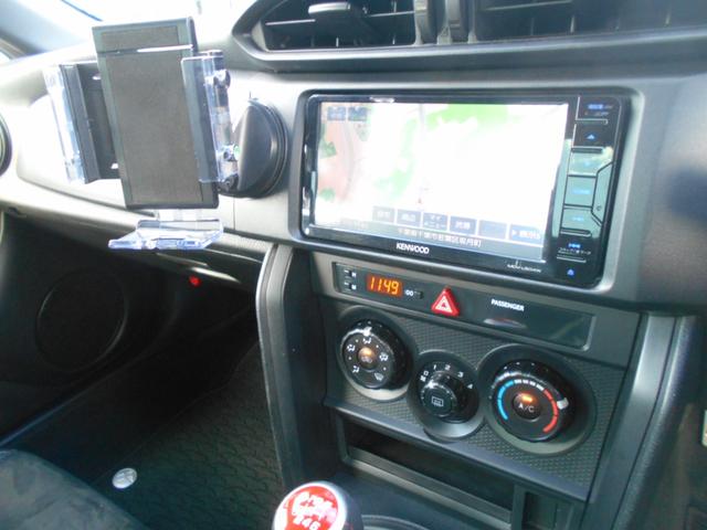 ８６ Ｇ　６速マニュアル　純正エアロ　純正１７インチアルミ　純正マフラー　キーレス　ナビ　ＴＶ　ＤＶＤ　ＣＤ　バックカメラ　ＥＴＣ　ドラレコ付き　ドアバイザー　スモークガラス　ＬＥＤヘッドライト　電動格納ミラー（10枚目）