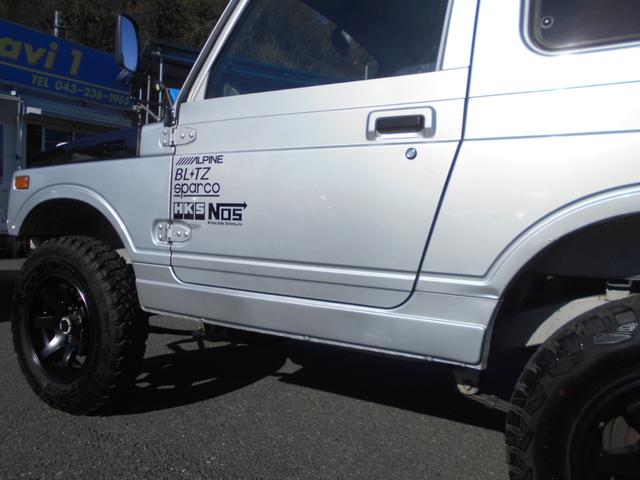 ジムニー ランドベンチャー　５速　４ＷＤ　ターボ　リフトアップ　１６インチアルミ　マッドタイヤ　社外前後バンパー　ウイルズウインマフラー　ＬＥＤヘッドライト　背面タイヤ　パワステ　ＣＤ　ＥＴＣ　タイミングベルト一式交換済（49枚目）