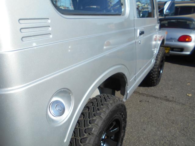 ジムニー ランドベンチャー　５速　４ＷＤ　ターボ　リフトアップ　１６インチアルミ　マッドタイヤ　社外前後バンパー　ウイルズウインマフラー　ＬＥＤヘッドライト　背面タイヤ　パワステ　ＣＤ　ＥＴＣ　タイミングベルト一式交換済（52枚目）