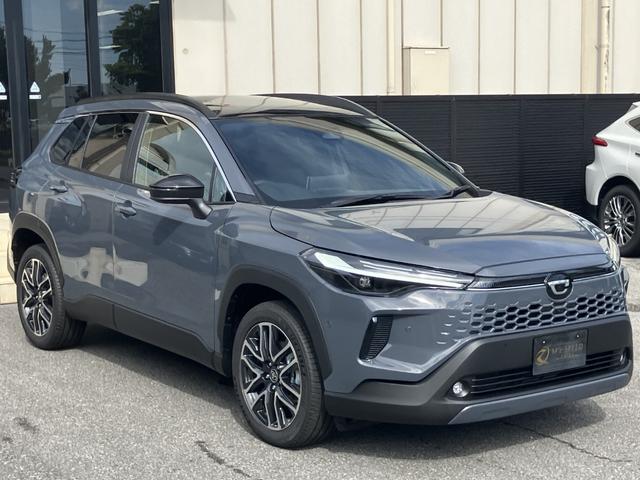 カローラクロス ハイブリッド　Ｚ　ノラマルーフ　パノラミックビューモニター　ブラインドスポットモニター　安心降車アシスト　パーキングサポートブレーキ　アダプティブハイビーム　ステアリングヒーター　ナノイーＸ　置くだけ充電（6枚目）