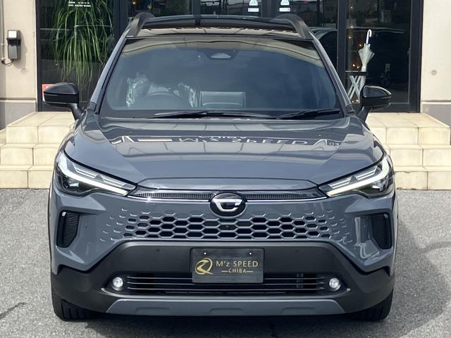 カローラクロス ハイブリッド　Ｚ　ノラマルーフ　パノラミックビューモニター　ブラインドスポットモニター　安心降車アシスト　パーキングサポートブレーキ　アダプティブハイビーム　ステアリングヒーター　ナノイーＸ　置くだけ充電（10枚目）