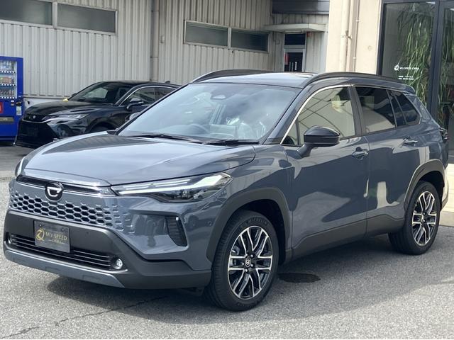 カローラクロス ハイブリッド　Ｚ　ノラマルーフ　パノラミックビューモニター　ブラインドスポットモニター　安心降車アシスト　パーキングサポートブレーキ　アダプティブハイビーム　ステアリングヒーター　ナノイーＸ　置くだけ充電（12枚目）