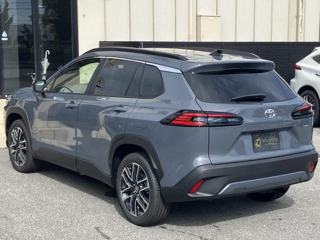 カローラクロス ハイブリッド　Ｚ　ノラマルーフ　パノラミックビューモニター　ブラインドスポットモニター　安心降車アシスト　パーキングサポートブレーキ　アダプティブハイビーム　ステアリングヒーター　ナノイーＸ　置くだけ充電（23枚目）