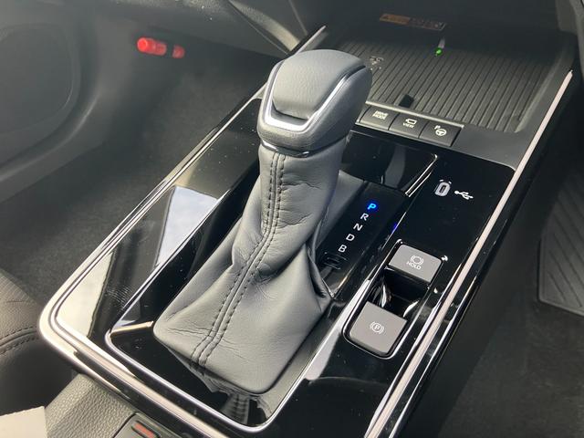 カローラクロス ハイブリッド　Ｚ　ノラマルーフ　パノラミックビューモニター　ブラインドスポットモニター　安心降車アシスト　パーキングサポートブレーキ　アダプティブハイビーム　ステアリングヒーター　ナノイーＸ　置くだけ充電（53枚目）
