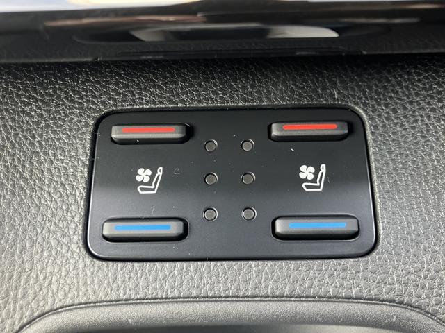 カローラクロス ハイブリッド　Ｚ　ノラマルーフ　パノラミックビューモニター　ブラインドスポットモニター　安心降車アシスト　パーキングサポートブレーキ　アダプティブハイビーム　ステアリングヒーター　ナノイーＸ　置くだけ充電（54枚目）