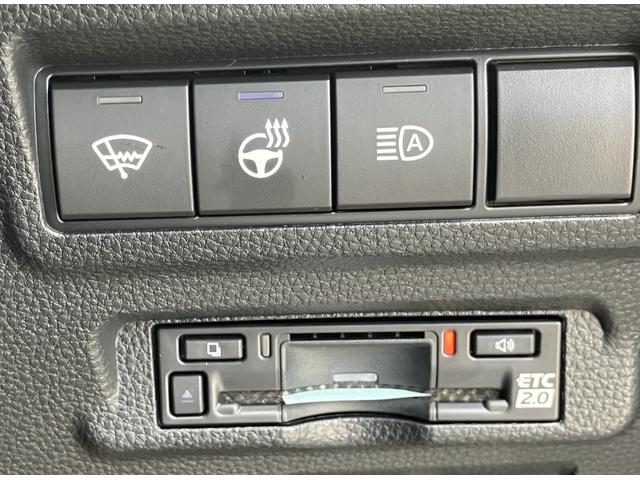 カローラクロス ハイブリッド　Ｚ　ノラマルーフ　パノラミックビューモニター　ブラインドスポットモニター　安心降車アシスト　パーキングサポートブレーキ　アダプティブハイビーム　ステアリングヒーター　ナノイーＸ　置くだけ充電（55枚目）