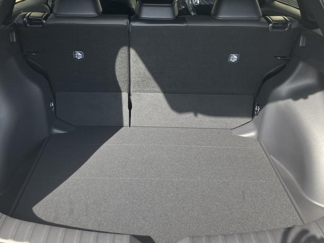 カローラクロス ハイブリッド　Ｚ　ノラマルーフ　パノラミックビューモニター　ブラインドスポットモニター　安心降車アシスト　パーキングサポートブレーキ　アダプティブハイビーム　ステアリングヒーター　ナノイーＸ　置くだけ充電（64枚目）