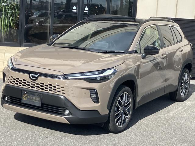 カローラクロス ハイブリッド　Ｚ　ノラマルーフ　パノラミックビューモニター　ブラインドスポットモニター　安心降車アシスト　パーキングサポートブレーキ　アダプティブハイビーム　ステアリングヒーター　ナノイーＸ　置くだけ充電（4枚目）