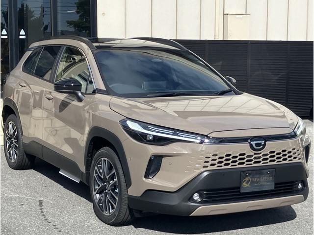 カローラクロス ハイブリッド　Ｚ　ノラマルーフ　パノラミックビューモニター　ブラインドスポットモニター　安心降車アシスト　パーキングサポートブレーキ　アダプティブハイビーム　ステアリングヒーター　ナノイーＸ　置くだけ充電（7枚目）