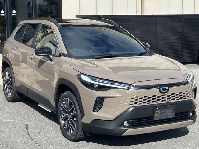 カローラクロス ハイブリッド　Ｚ　ノラマルーフ　パノラミックビューモニター　ブラインドスポットモニター　安心降車アシスト　パーキングサポートブレーキ　アダプティブハイビーム　ステアリングヒーター　ナノイーＸ　置くだけ充電（8枚目）