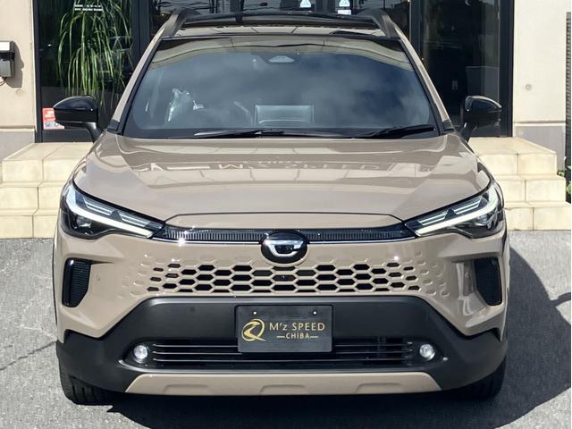 カローラクロス ハイブリッド　Ｚ　ノラマルーフ　パノラミックビューモニター　ブラインドスポットモニター　安心降車アシスト　パーキングサポートブレーキ　アダプティブハイビーム　ステアリングヒーター　ナノイーＸ　置くだけ充電（10枚目）