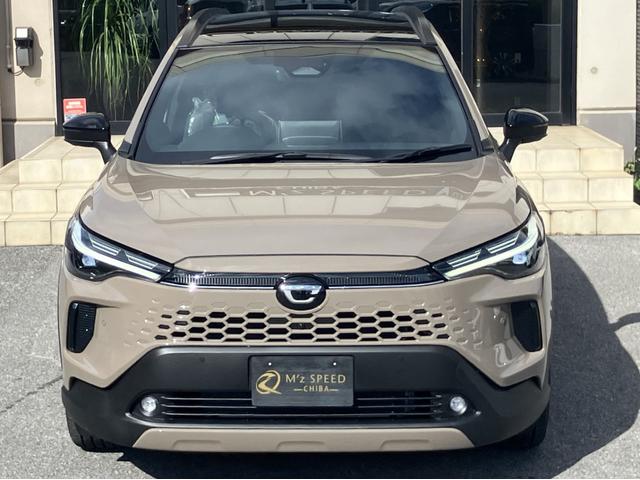 カローラクロス ハイブリッド　Ｚ　ノラマルーフ　パノラミックビューモニター　ブラインドスポットモニター　安心降車アシスト　パーキングサポートブレーキ　アダプティブハイビーム　ステアリングヒーター　ナノイーＸ　置くだけ充電（12枚目）