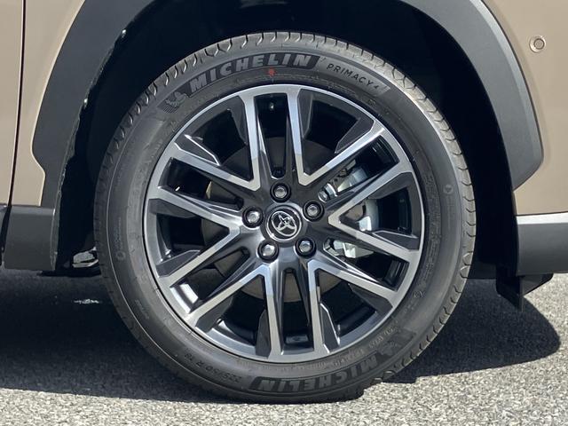 カローラクロス ハイブリッド　Ｚ　ノラマルーフ　パノラミックビューモニター　ブラインドスポットモニター　安心降車アシスト　パーキングサポートブレーキ　アダプティブハイビーム　ステアリングヒーター　ナノイーＸ　置くだけ充電（19枚目）