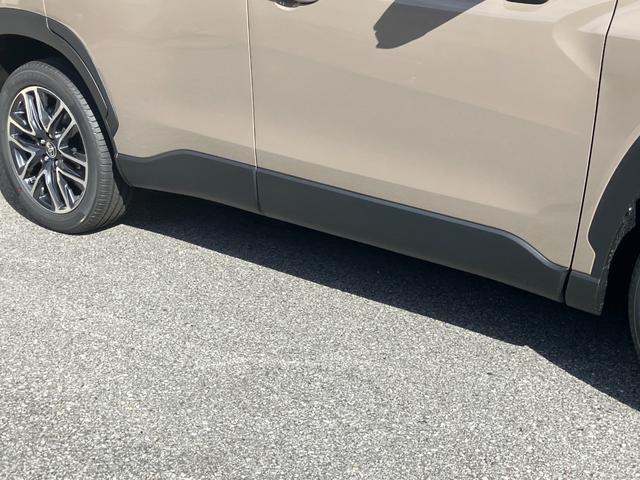 カローラクロス ハイブリッド　Ｚ　ノラマルーフ　パノラミックビューモニター　ブラインドスポットモニター　安心降車アシスト　パーキングサポートブレーキ　アダプティブハイビーム　ステアリングヒーター　ナノイーＸ　置くだけ充電（23枚目）