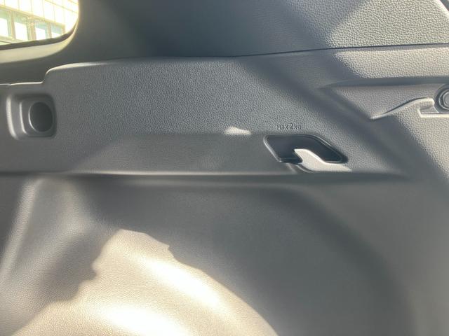 カローラクロス ハイブリッド　Ｚ　ノラマルーフ　パノラミックビューモニター　ブラインドスポットモニター　安心降車アシスト　パーキングサポートブレーキ　アダプティブハイビーム　ステアリングヒーター　ナノイーＸ　置くだけ充電（56枚目）