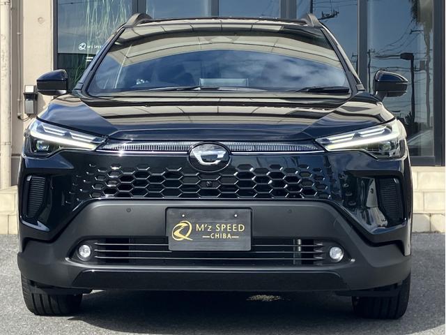 カローラクロス ハイブリッド　Ｚ　ノラマルーフ　パノラミックビューモニター　ブラインドスポットモニター　安心降車アシスト　パーキングサポートブレーキ　アダプティブハイビーム　ステアリングヒーター　ナノイーＸ　置くだけ充電（10枚目）