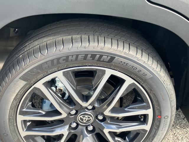 カローラクロス ハイブリッド　Ｚ　ノラマルーフ　パノラミックビューモニター　ブラインドスポットモニター　安心降車アシスト　パーキングサポートブレーキ　アダプティブハイビーム　ステアリングヒーター　ナノイーＸ　置くだけ充電（22枚目）
