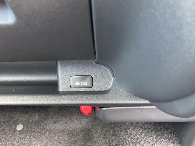 ハイエースワゴン ＧＬ　登録済み未使用車　パワースライドドア　両側固定式リヤサイドガラス　ＬＥＤヘッドランプ　パノラミックビューモニター　デジタルインナミラー　スマートキター　オーディレス　イージークローザー付きバックドア（11枚目）