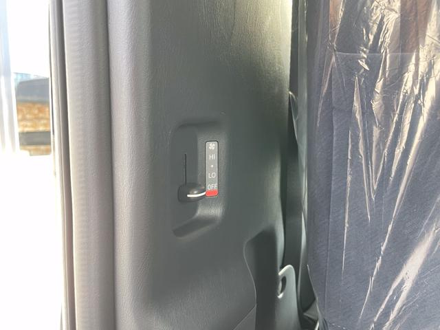 ハイエースワゴン ＧＬ　登録済み未使用車　パワースライドドア　両側固定式リヤサイドガラス　ＬＥＤヘッドランプ　パノラミックビューモニター　デジタルインナミラー　スマートキター　オーディレス　イージークローザー付きバックドア（32枚目）