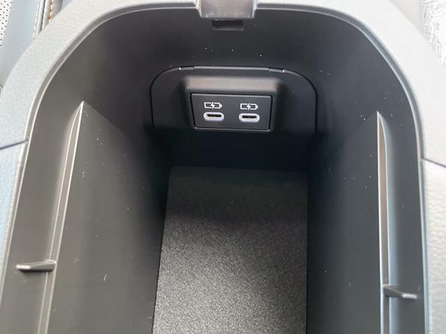 ＲＡＶ４ ハイブリッドアドベンチャー　パノラマルーフ　パノラミックビューモニター　ＢＳＭ　ＥＴＣ２．０　パワーバックドア　デジタルインナーミラー録画機能付き　ＡＣコンセント　Ｂｌｕｅｔｏｏｔｈ　寒冷地仕様　コネクティッドナビ（19枚目）