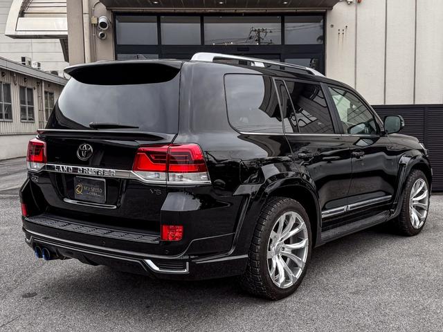 ランドクルーザー ＺＸ　Ｇ－フロンティア　メーカーオプションナビ　ＥＴＣ２．０　ＰＶＭ　ＢＳＭ　ムーンルーフ　　モデリスタエアロ　ガナドールマフラー　２２インチホイール　パワーバックドア　クールボックス　ＲＯＴＲＥＸタービンチャージャーＫＩＴ（23枚目）